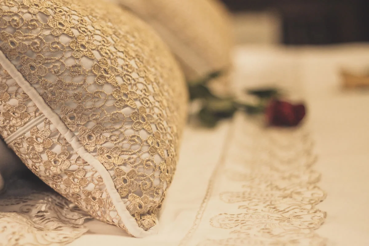 Detalhe dos bordados do pacote Super Luxo