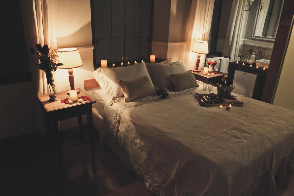 Preparação do apartamento para a noite de núpcias