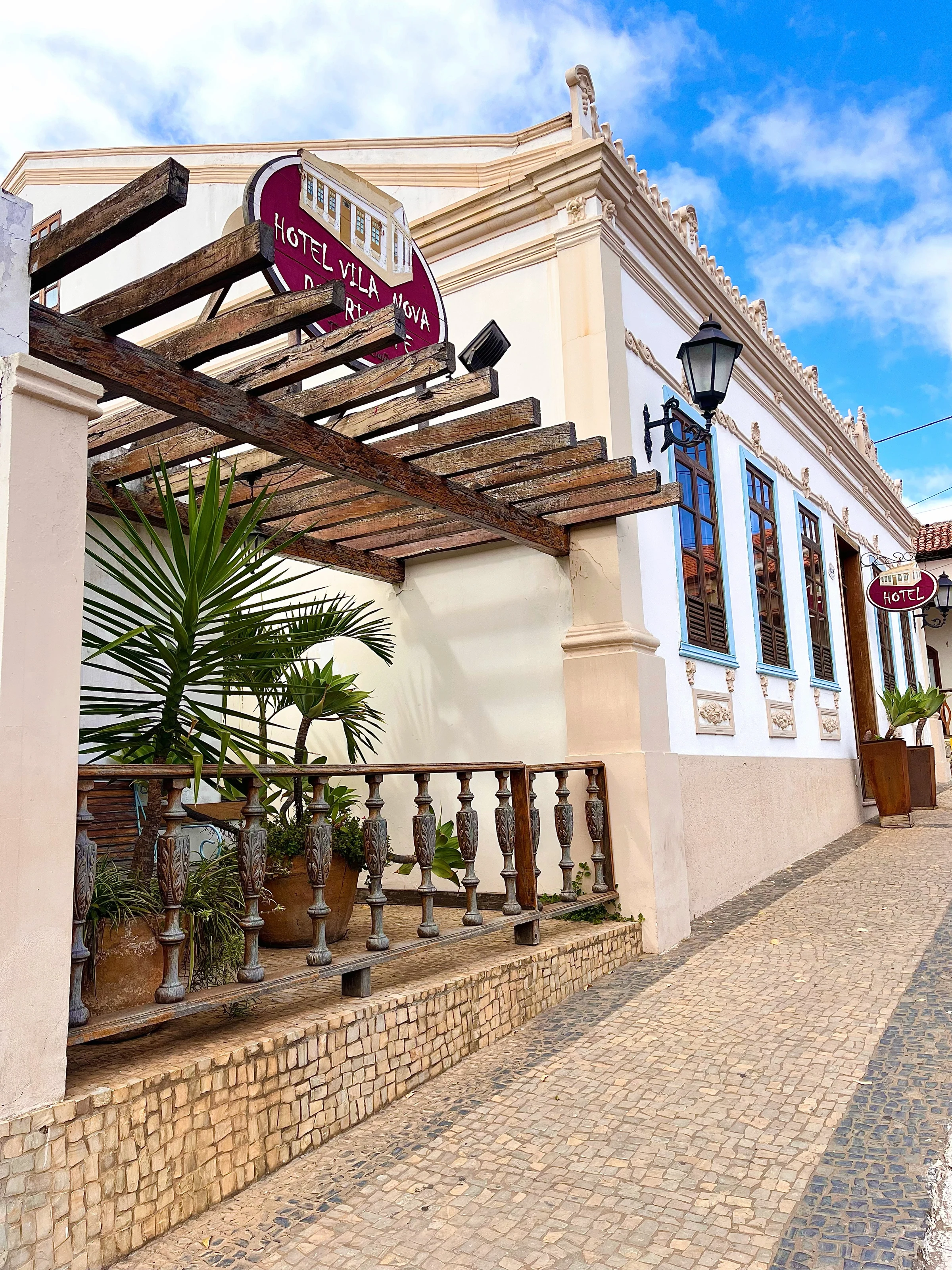 Fachada histórica do Vila Nova do Príncipe