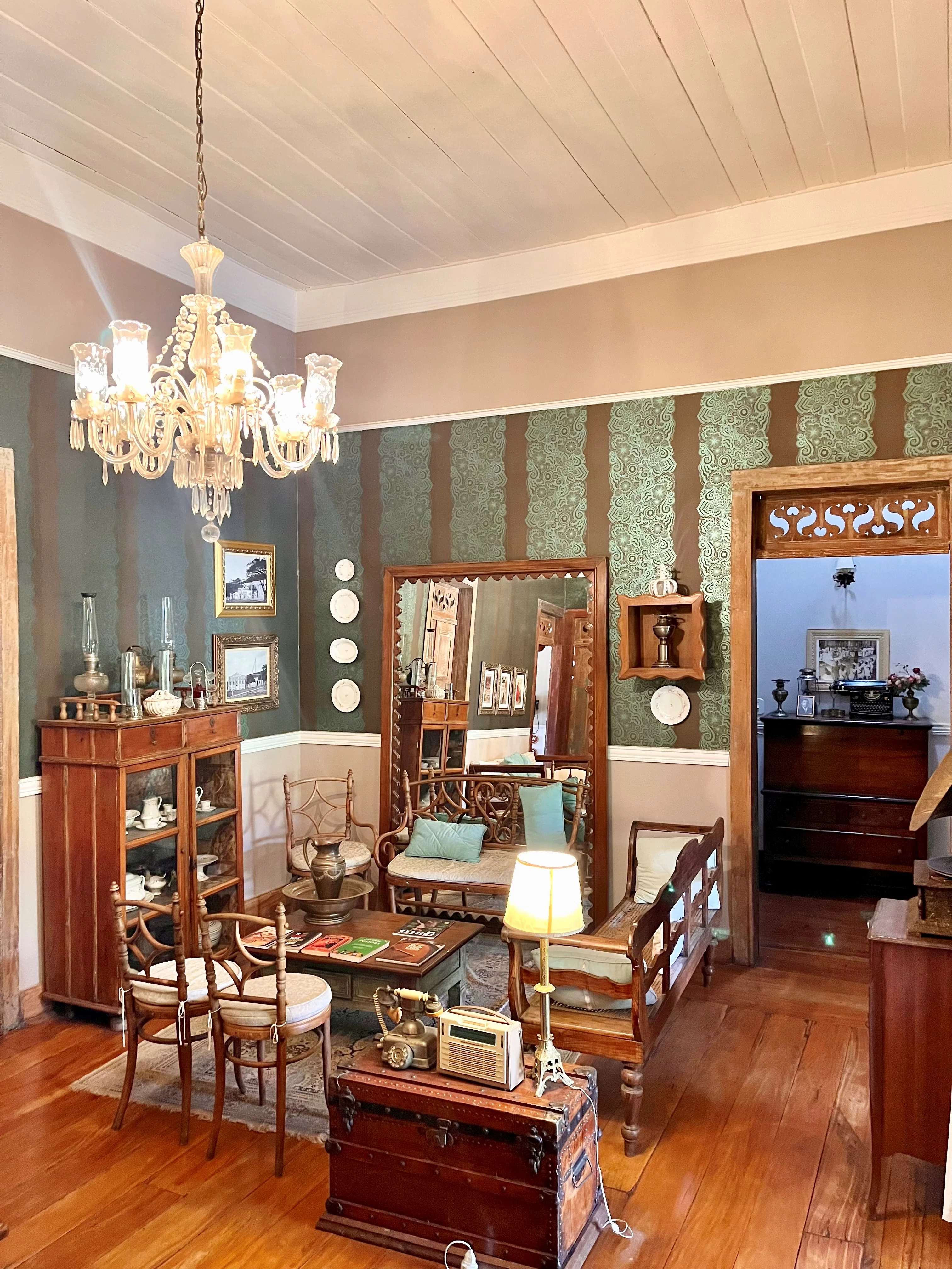 Sala histórica e mobiliário de época